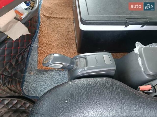 Красный Вольво FH 13, объемом двигателя 12.8 л и пробегом 2 тыс. км за 18500 $, фото 16 на Automoto.ua