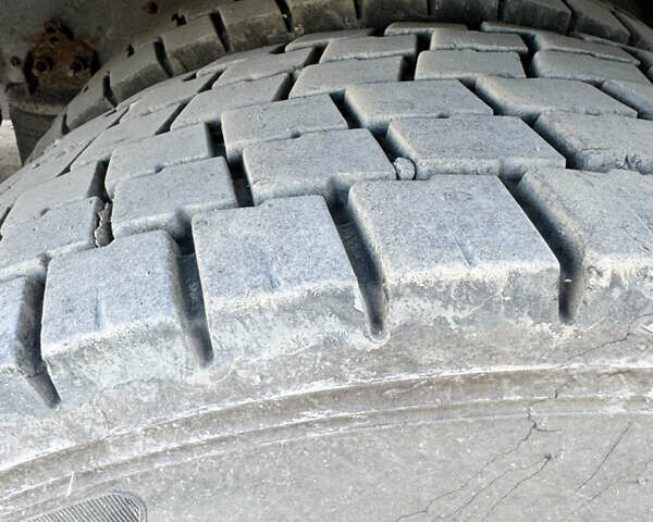 Красный Вольво FH 13, объемом двигателя 12.78 л и пробегом 953 тыс. км за 42000 $, фото 16 на Automoto.ua