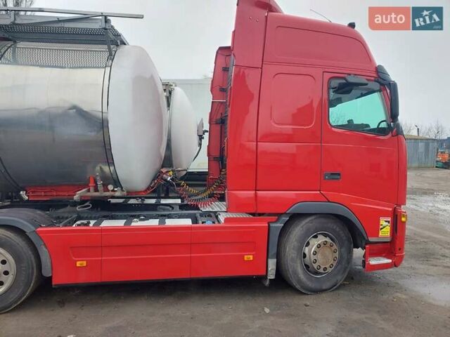 Красный Вольво FH 13, объемом двигателя 12.78 л и пробегом 1 тыс. км за 13500 $, фото 2 на Automoto.ua