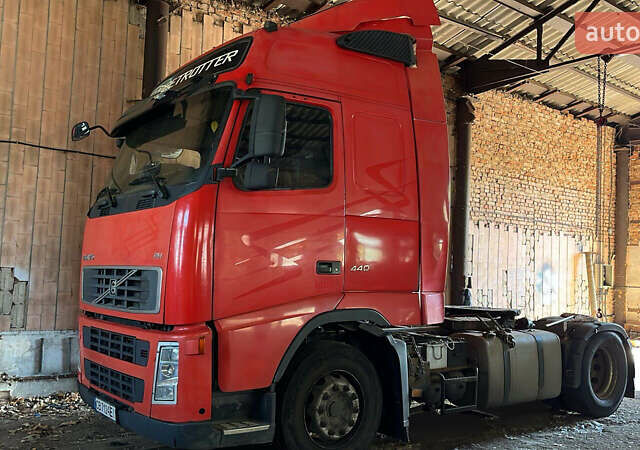 Вольво FH 13 2008 в Кропивницком (Кировограде) на Automoto.ua Красный Вольво FH 13, объемом двигателя 12.78 л и пробегом 2 тыс. км за 10800 $, фото 2 на Automoto.ua