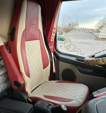 Красный Вольво FH 13, объемом двигателя 12.8 л и пробегом 1 тыс. км за 22500 $, фото 13 на Automoto.ua