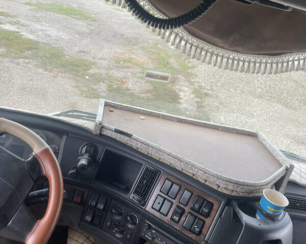 Красный Вольво FH 13, объемом двигателя 12.78 л и пробегом 1 тыс. км за 15500 $, фото 2 на Automoto.ua