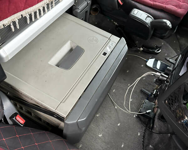 Красный Вольво FH 13, объемом двигателя 12.9 л и пробегом 102 тыс. км за 16900 $, фото 14 на Automoto.ua