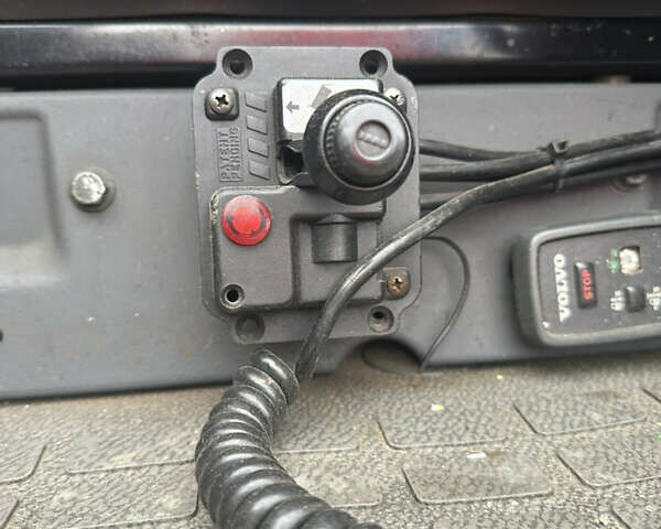 Красный Вольво FH 13, объемом двигателя 0 л и пробегом 900 тыс. км за 11500 $, фото 7 на Automoto.ua