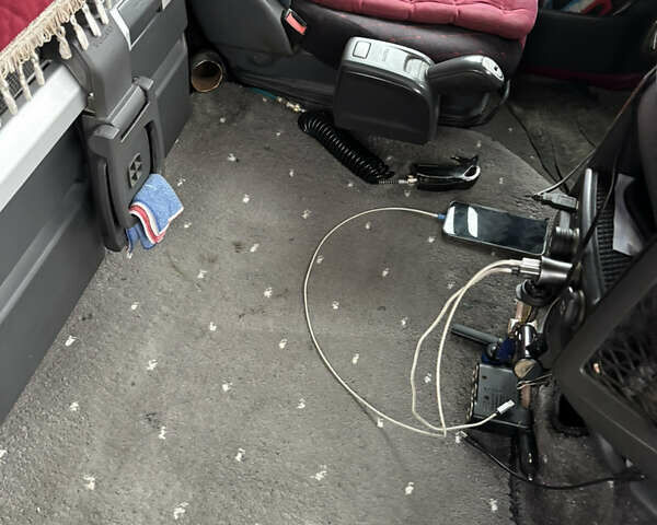 Красный Вольво FH 13, объемом двигателя 12.9 л и пробегом 102 тыс. км за 16900 $, фото 15 на Automoto.ua