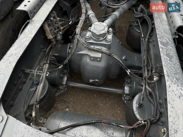 Красный Вольво FH 13, объемом двигателя 12.78 л и пробегом 1000 тыс. км за 18899 $, фото 15 на Automoto.ua