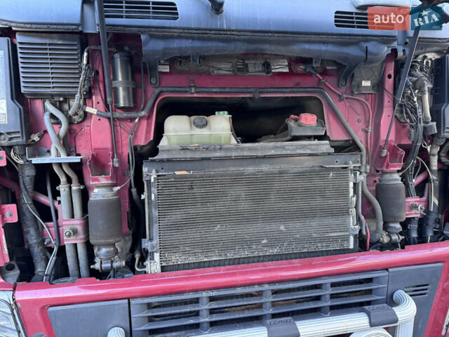 Червоний Вольво FH 13, об'ємом двигуна 12.78 л та пробігом 305 тис. км за 24000 $, фото 26 на Automoto.ua