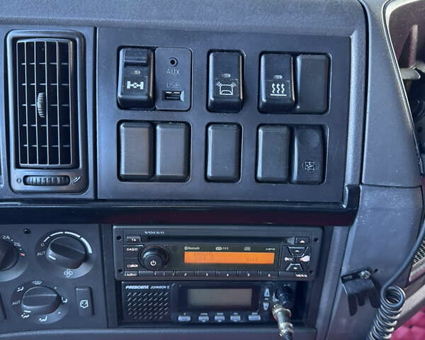 Червоний Вольво FH 13, об'ємом двигуна 12.78 л та пробігом 305 тис. км за 24000 $, фото 22 на Automoto.ua