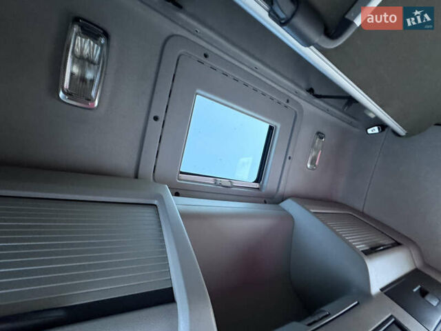 Червоний Вольво FH 13, об'ємом двигуна 12.78 л та пробігом 305 тис. км за 24000 $, фото 8 на Automoto.ua