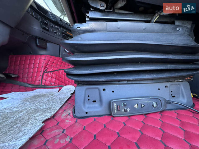 Червоний Вольво FH 13, об'ємом двигуна 12.78 л та пробігом 305 тис. км за 24000 $, фото 10 на Automoto.ua