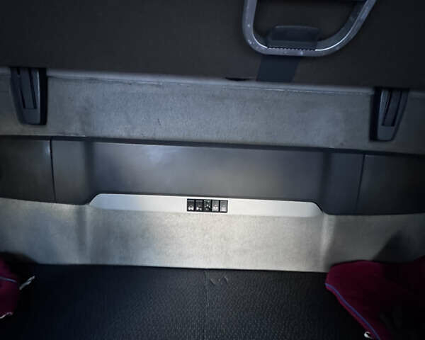 Червоний Вольво FH 13, об'ємом двигуна 12.78 л та пробігом 305 тис. км за 24000 $, фото 25 на Automoto.ua