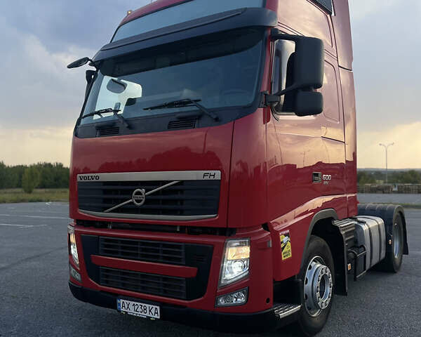 Красный Вольво FH 13, объемом двигателя 12.78 л и пробегом 905 тыс. км за 22900 $, фото 1 на Automoto.ua