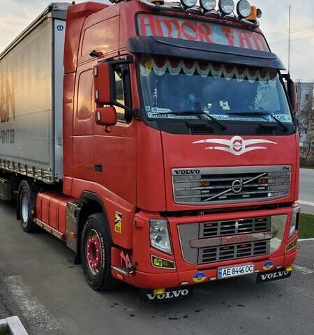 Красный Вольво FH 13, объемом двигателя 12.9 л и пробегом 825 тыс. км за 43000 $, фото 1 на Automoto.ua