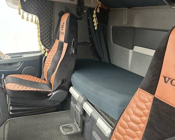 Красный Вольво FH 13, объемом двигателя 0 л и пробегом 620 тыс. км за 23999 $, фото 26 на Automoto.ua