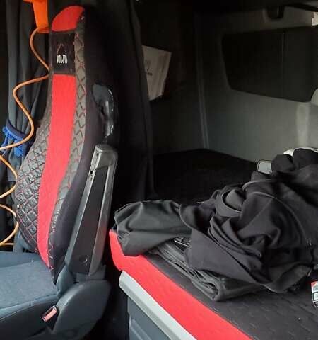 Красный Вольво FH 13, объемом двигателя 12.9 л и пробегом 825 тыс. км за 43000 $, фото 24 на Automoto.ua