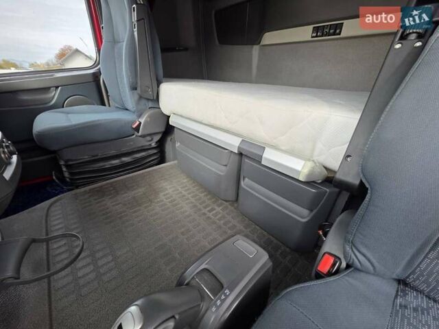 Червоний Вольво FH 13, об'ємом двигуна 12.7 л та пробігом 999 тис. км за 26247 $, фото 10 на Automoto.ua