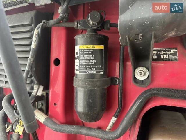 Красный Вольво FH 13, объемом двигателя 0 л и пробегом 620 тыс. км за 23999 $, фото 16 на Automoto.ua