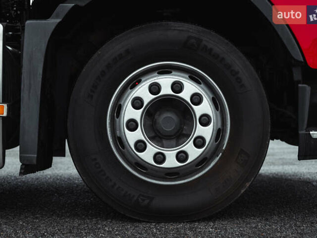 Червоний Вольво FH 13, об'ємом двигуна 12.78 л та пробігом 905 тис. км за 23500 $, фото 5 на Automoto.ua