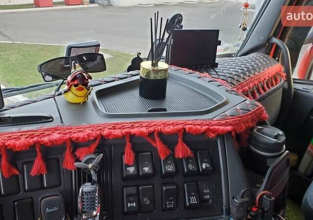 Красный Вольво FH 13, объемом двигателя 12.9 л и пробегом 825 тыс. км за 43000 $, фото 26 на Automoto.ua