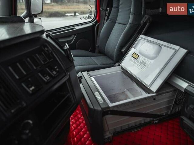 Червоний Вольво FH 13, об'ємом двигуна 12.78 л та пробігом 905 тис. км за 23500 $, фото 17 на Automoto.ua