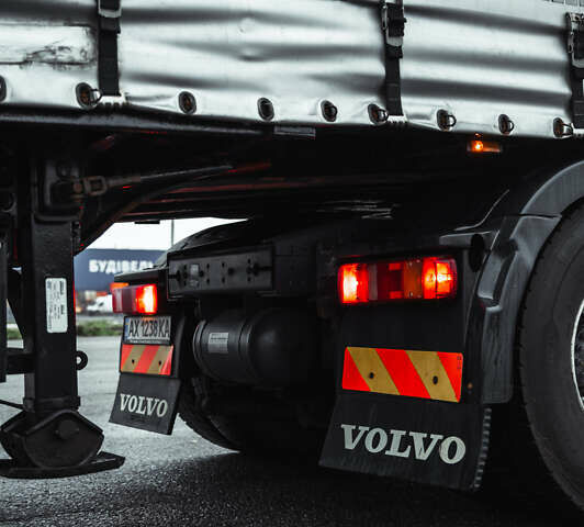 Червоний Вольво FH 13, об'ємом двигуна 12.78 л та пробігом 905 тис. км за 23500 $, фото 25 на Automoto.ua