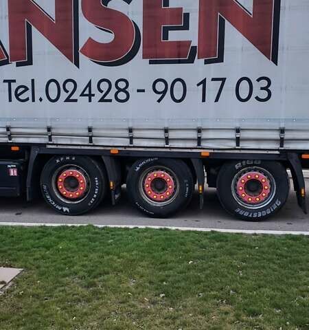 Красный Вольво FH 13, объемом двигателя 12.9 л и пробегом 825 тыс. км за 43000 $, фото 10 на Automoto.ua