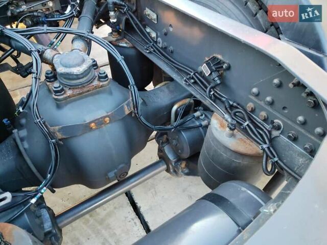Красный Вольво FH 13, объемом двигателя 12.78 л и пробегом 80 тыс. км за 25000 $, фото 5 на Automoto.ua