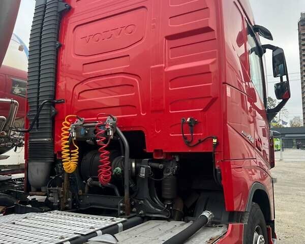 Красный Вольво FH 13, объемом двигателя 12.9 л и пробегом 957 тыс. км за 32000 $, фото 14 на Automoto.ua