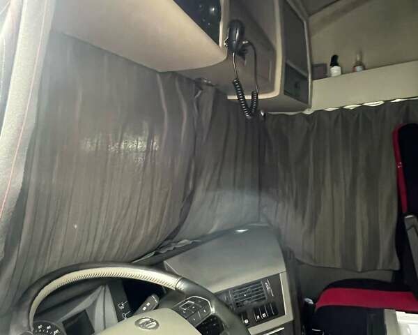 Красный Вольво FH 13, объемом двигателя 12.9 л и пробегом 957 тыс. км за 32000 $, фото 1 на Automoto.ua