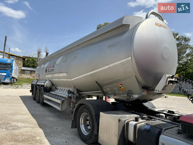 Красный Вольво FH 13, объемом двигателя 12.9 л и пробегом 812 тыс. км за 34900 $, фото 3 на Automoto.ua