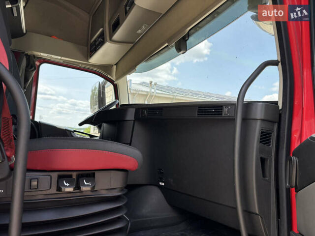 Красный Вольво FH 13, объемом двигателя 12.9 л и пробегом 813 тыс. км за 33900 $, фото 16 на Automoto.ua