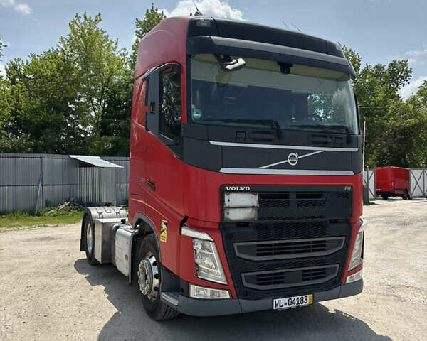 Красный Вольво FH 13, объемом двигателя 12.9 л и пробегом 813 тыс. км за 33900 $, фото 1 на Automoto.ua