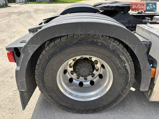 Красный Вольво FH 13, объемом двигателя 12.9 л и пробегом 813 тыс. км за 33900 $, фото 10 на Automoto.ua