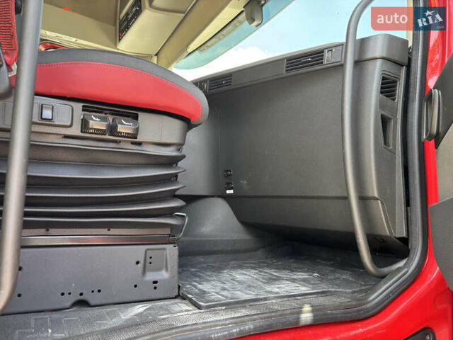 Красный Вольво FH 13, объемом двигателя 12.9 л и пробегом 813 тыс. км за 33900 $, фото 17 на Automoto.ua