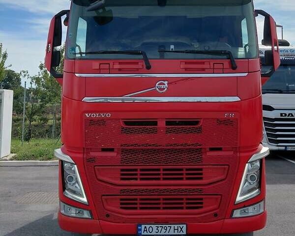 Красный Вольво FH 13, объемом двигателя 12.78 л и пробегом 150 тыс. км за 27000 $, фото 31 на Automoto.ua