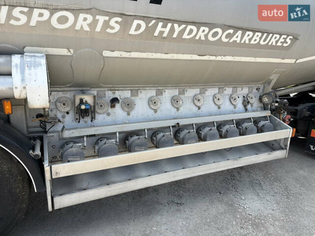 Красный Вольво FH 13, объемом двигателя 12.9 л и пробегом 812 тыс. км за 34900 $, фото 5 на Automoto.ua