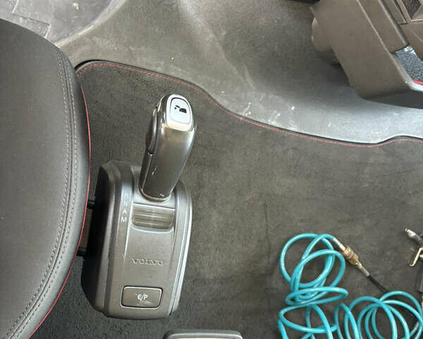 Красный Вольво FH 13, объемом двигателя 12.9 л и пробегом 813 тыс. км за 33900 $, фото 21 на Automoto.ua