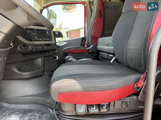 Красный Вольво FH 13, объемом двигателя 12.9 л и пробегом 813 тыс. км за 33900 $, фото 26 на Automoto.ua