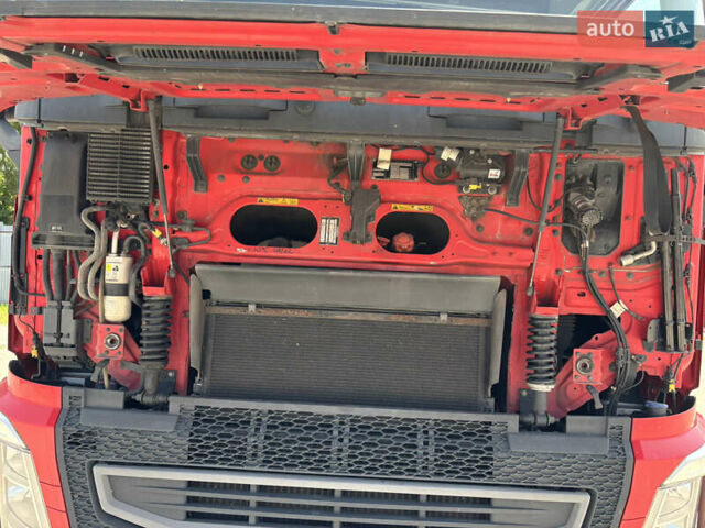 Красный Вольво FH 13, объемом двигателя 12.9 л и пробегом 812 тыс. км за 34900 $, фото 31 на Automoto.ua