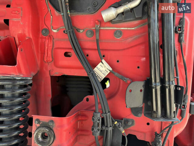 Красный Вольво FH 13, объемом двигателя 12.9 л и пробегом 813 тыс. км за 33900 $, фото 25 на Automoto.ua