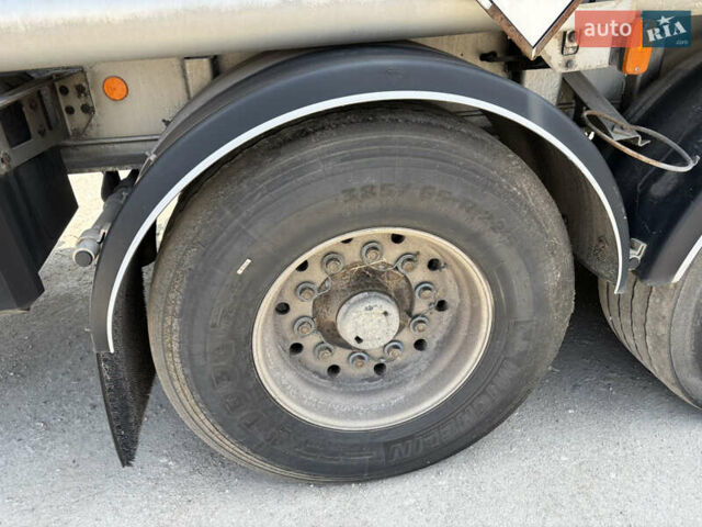 Красный Вольво FH 13, объемом двигателя 12.9 л и пробегом 812 тыс. км за 34900 $, фото 7 на Automoto.ua