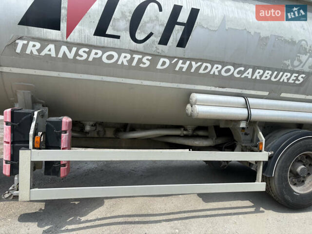 Красный Вольво FH 13, объемом двигателя 12.9 л и пробегом 812 тыс. км за 34900 $, фото 19 на Automoto.ua