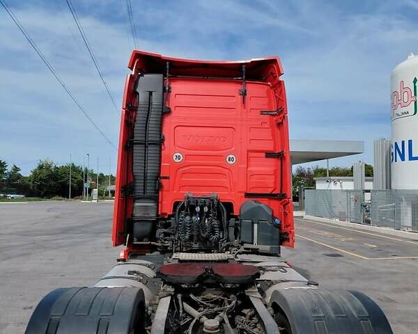Красный Вольво FH 13, объемом двигателя 12.78 л и пробегом 150 тыс. км за 27000 $, фото 20 на Automoto.ua