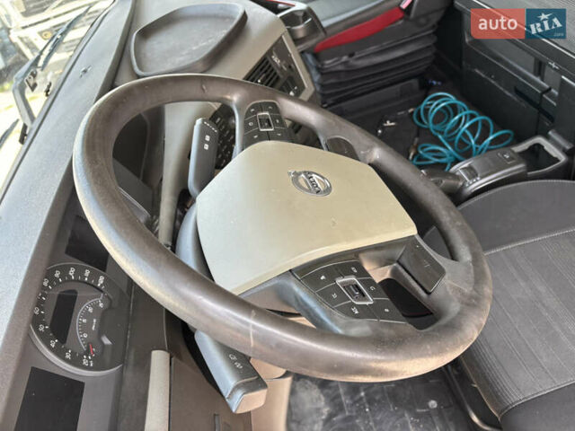 Красный Вольво FH 13, объемом двигателя 12.9 л и пробегом 812 тыс. км за 34900 $, фото 27 на Automoto.ua