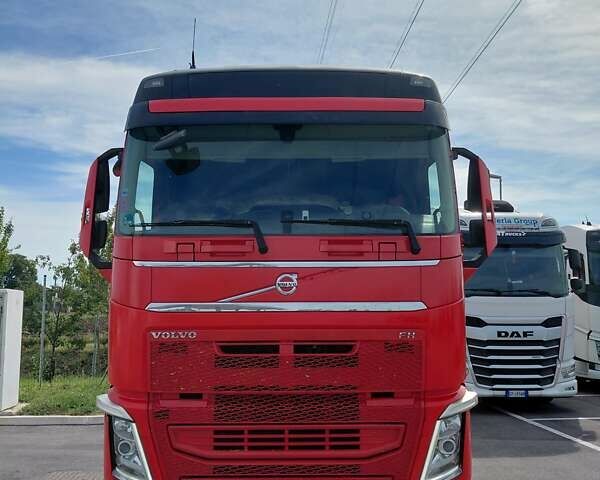 Красный Вольво FH 13, объемом двигателя 12.78 л и пробегом 150 тыс. км за 27000 $, фото 8 на Automoto.ua