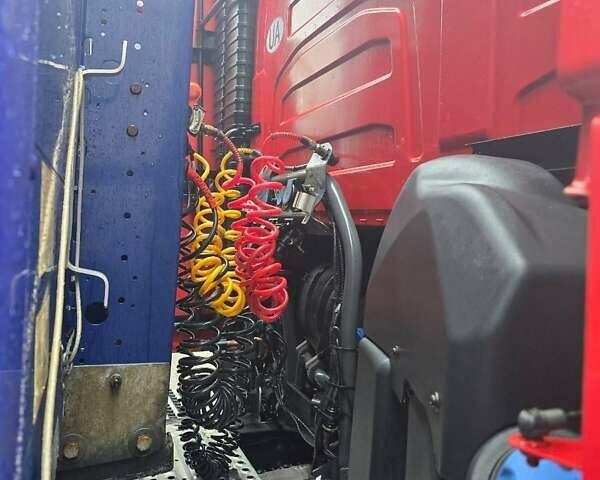 Красный Вольво FH 13, объемом двигателя 12.9 л и пробегом 710 тыс. км за 55000 $, фото 11 на Automoto.ua