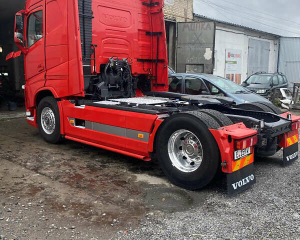 Красный Вольво FH 13, объемом двигателя 0 л и пробегом 763 тыс. км за 45422 $, фото 2 на Automoto.ua