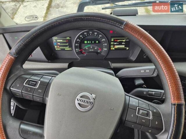 Красный Вольво FH 13, объемом двигателя 0 л и пробегом 663 тыс. км за 55000 $, фото 13 на Automoto.ua