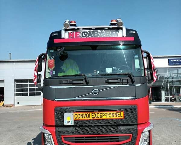 Красный Вольво FH 13, объемом двигателя 12.9 л и пробегом 516 тыс. км за 61331 $, фото 1 на Automoto.ua