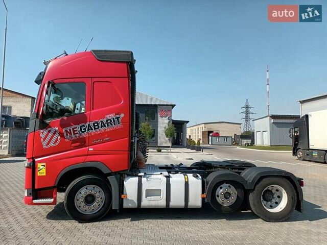 Красный Вольво FH 13, объемом двигателя 12.9 л и пробегом 516 тыс. км за 61331 $, фото 6 на Automoto.ua